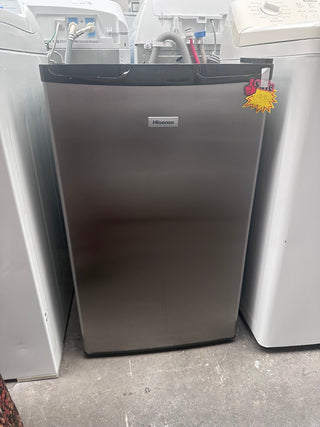 Hisense 120L Bar Fridge [Refurbished]