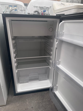 Hisense 120L Bar Fridge [Refurbished]