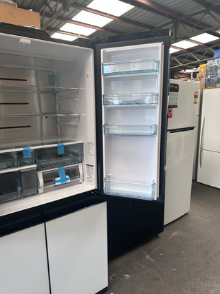 *Current Model* Hitachi 638L RWB640VT0XMGW Fridge with Non-Plumbed Ice Maker - Glass Matte White [Factory Second]