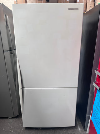 Westinghouse 505L Bottom Mount Fridge [Refurbished]